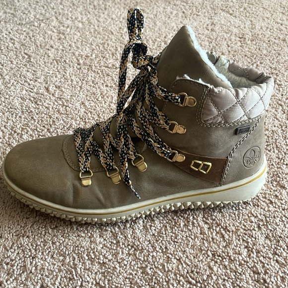 Rieker Women's Cordula Weather-Resistant Ankle Bootie- size 39 European, 8 in US - Picture 4 of 7